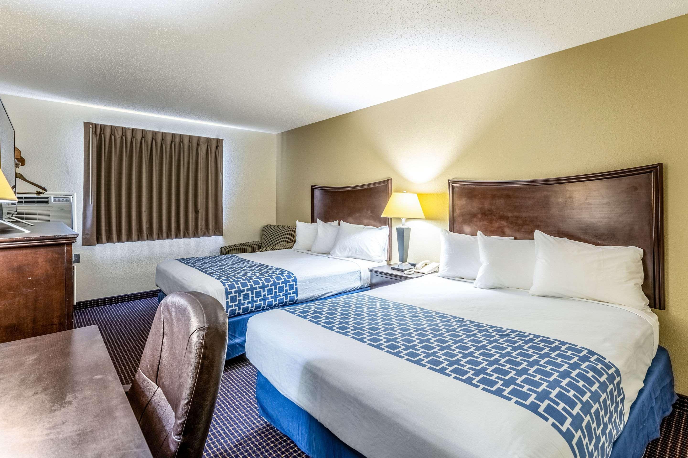 Auburn Econo Lodge Inn & Suites מראה חיצוני תמונה