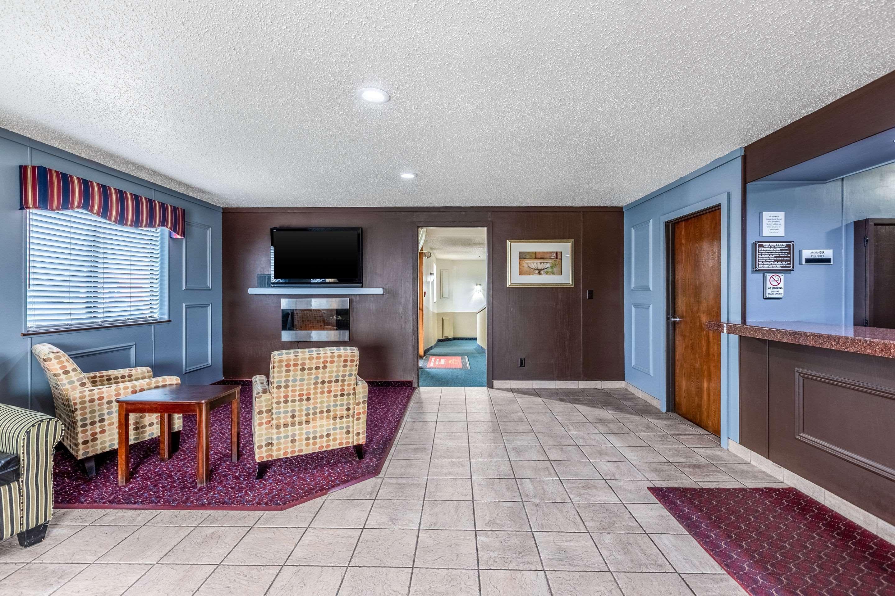 Auburn Econo Lodge Inn & Suites מראה חיצוני תמונה