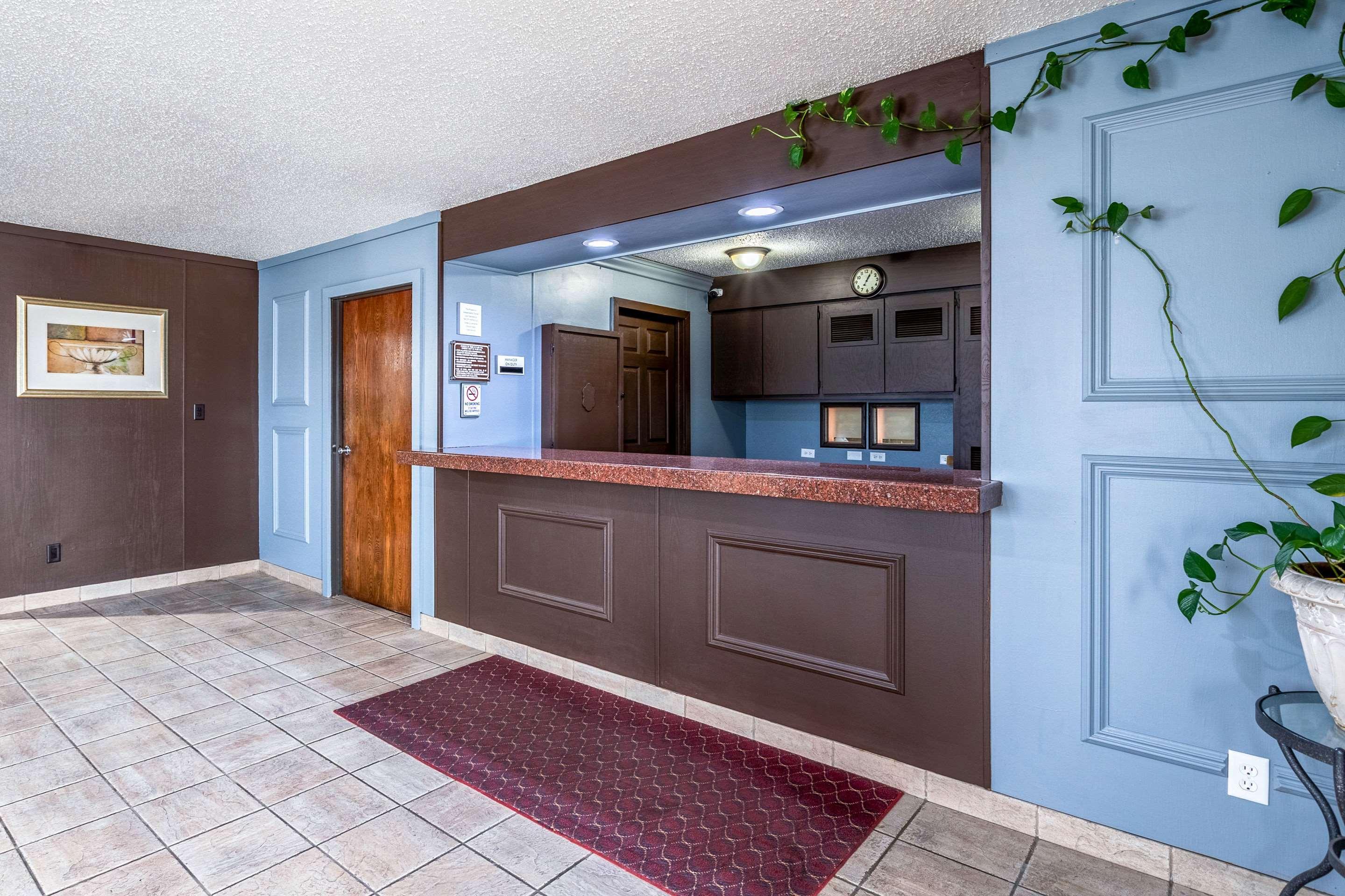 Auburn Econo Lodge Inn & Suites מראה חיצוני תמונה
