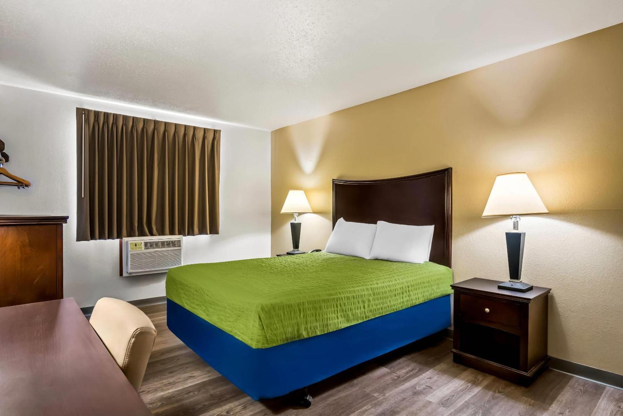 Auburn Econo Lodge Inn & Suites מראה חיצוני תמונה