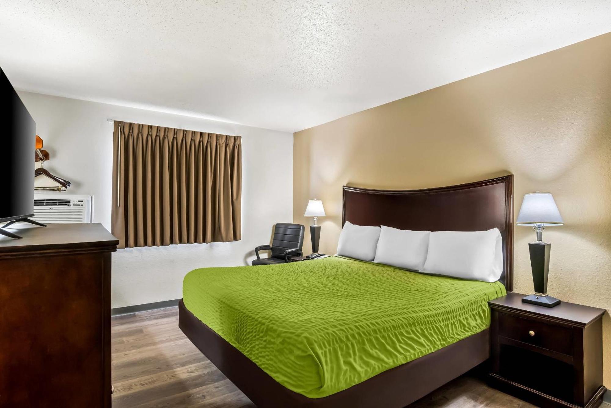 Auburn Econo Lodge Inn & Suites מראה חיצוני תמונה