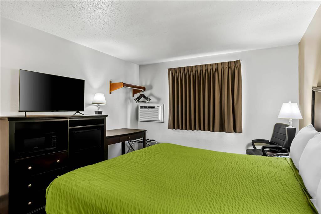 Auburn Econo Lodge Inn & Suites חדר תמונה